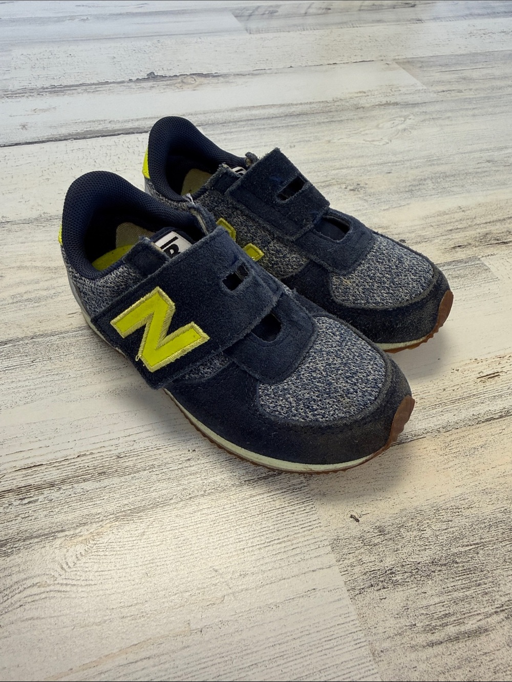New Balance Kids Navy and Lime Hook-and-Loop Sneakers